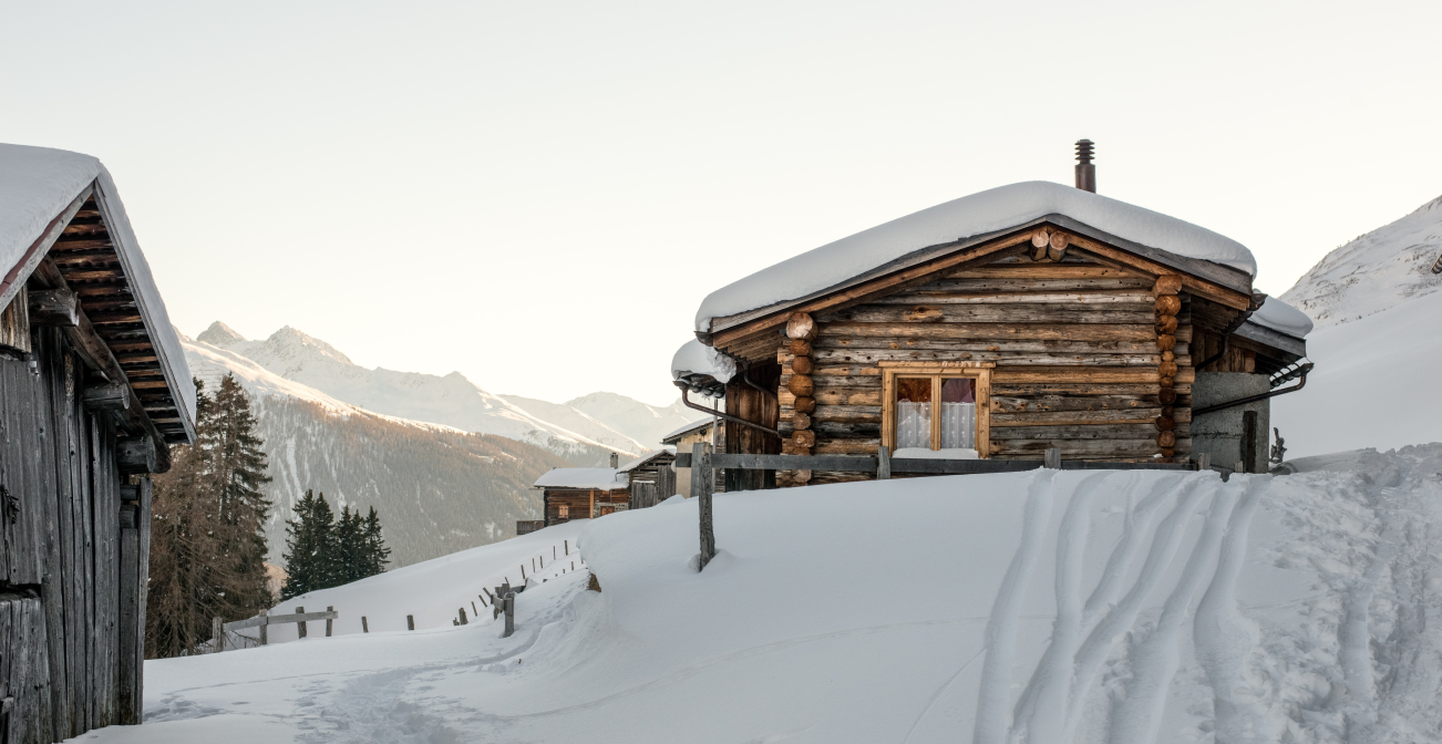berghütten im schnee an bergstation startgels flims bergrestaurant ustria startgels laax